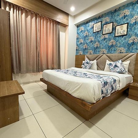 Hotelsuncity Inn Вадодара Екстер'єр фото